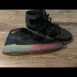 JORDAN 1 RETRO BLACK/FUSCHIA RAINBOW 705296-025